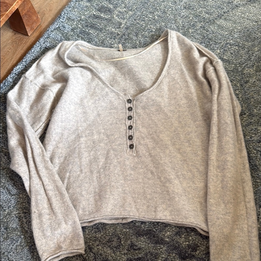 Free People Gray Long Sleeve Buttoned Crop Blouse